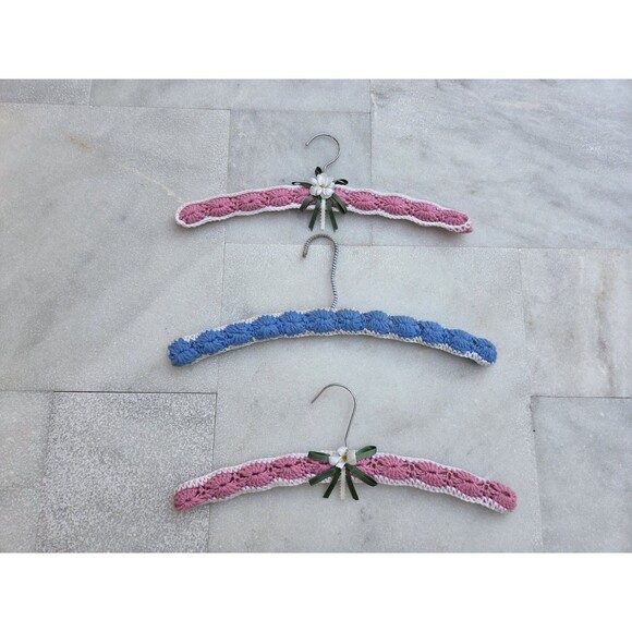 Vintage Handmade Granny Crocheted Wooden Hangers Pink and Blue Lot of 3 - Picture 1 of 16